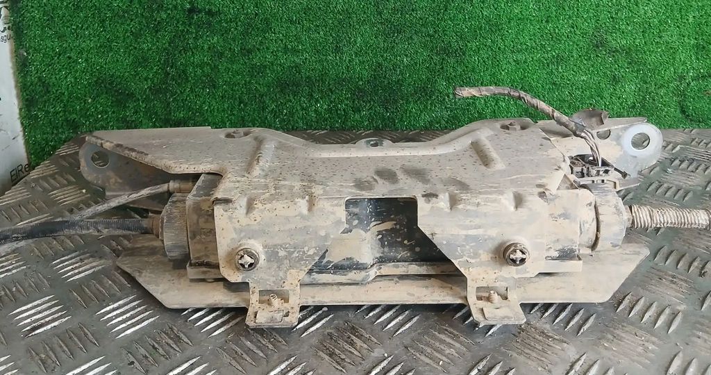 renault-laguna-2-otomatik-park-freni-motoru-8200498693-8200704561-8200292295