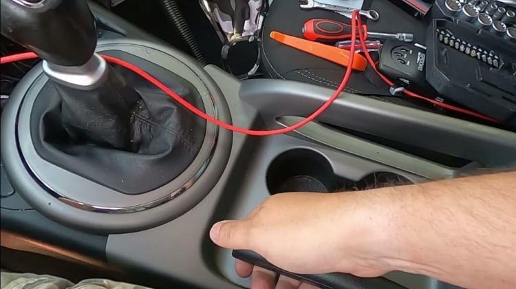 kia-sportage-el-fren-motoru-tamiri-elektronik-park-freni-onarimi-dirilis-elektronik
