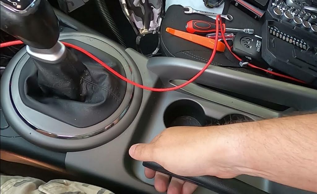 kia-sportage-el-fren-motoru-tamiri-elektronik-park-freni-onarimi-dirilis-elektronik