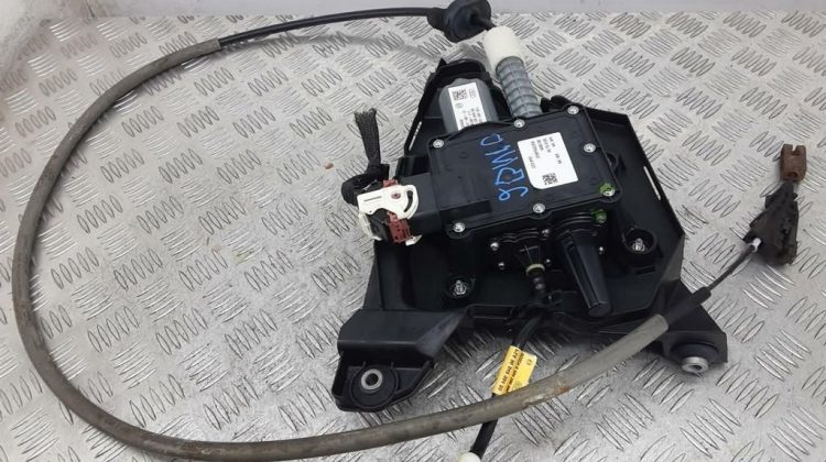 peugeot-3008-park-freni-arizalari-ve-el-fren-motoru-tamiri-dirilis-elektronik